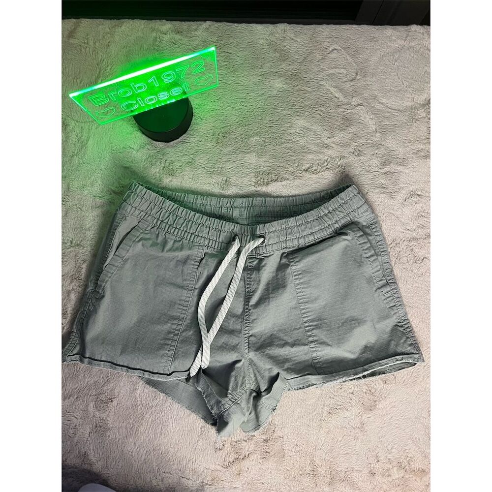 Vuori Women's Utility Ripstop Shorts Sage Green Size XS Activewear